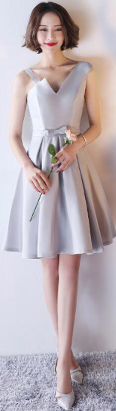 Vestidos de dama de honor cortos cortos gris plateado corto sin coincidencia en línea, WG504