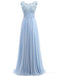 Le lacet bleu clair voit par de longues robes de bal d'étudiants du soir en mousseline, 17529