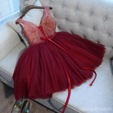 V Neck Burgundy Lace Φτηνά Κοντά Φορέματα Homecoming Online, CM688