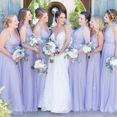 Vestidos de dama de honor largos baratos de gasa lila con cuello en V en línea, WG360